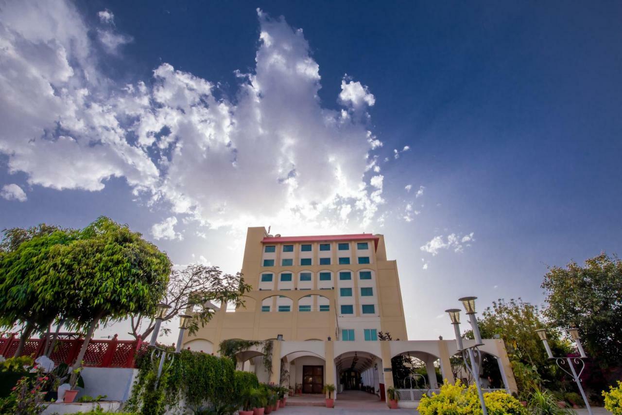 Ramada By Wyndham Jaipur Jaisinghpura Hotel Ngoại thất bức ảnh
