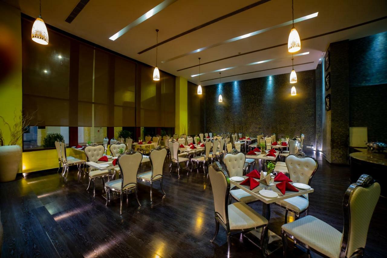 Ramada By Wyndham Jaipur Jaisinghpura Hotel Ngoại thất bức ảnh