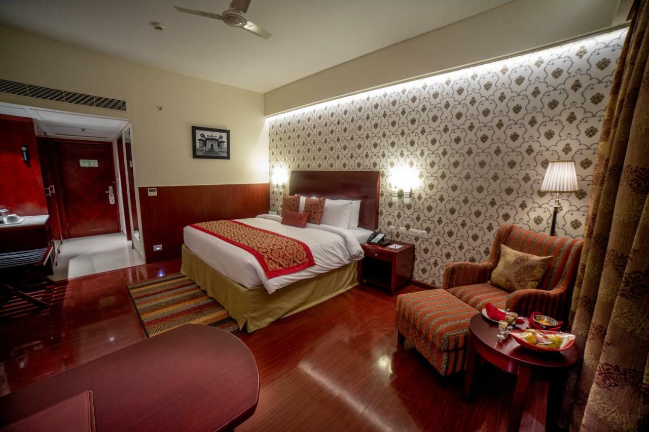 Ramada By Wyndham Jaipur Jaisinghpura Hotel Ngoại thất bức ảnh