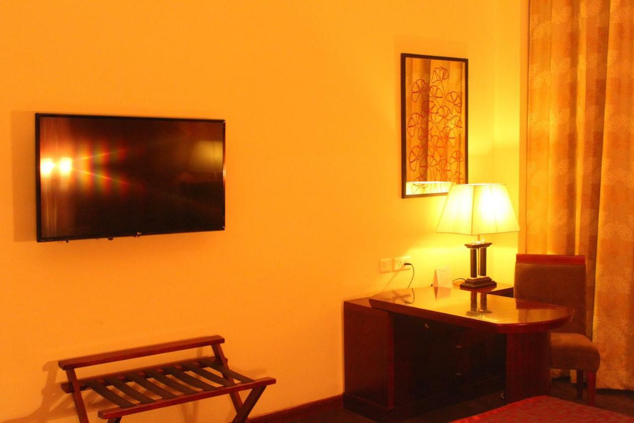Ramada By Wyndham Jaipur Jaisinghpura Hotel Ngoại thất bức ảnh