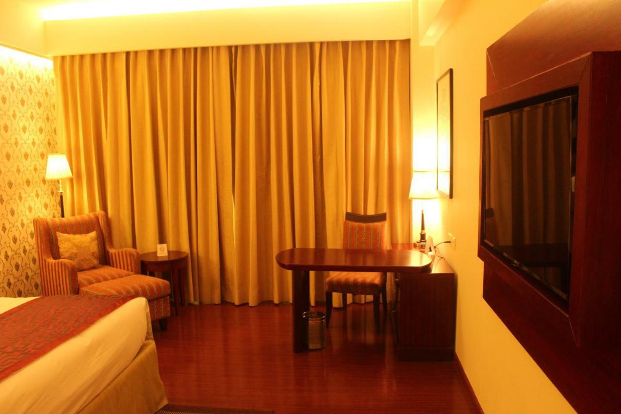 Ramada By Wyndham Jaipur Jaisinghpura Hotel Ngoại thất bức ảnh