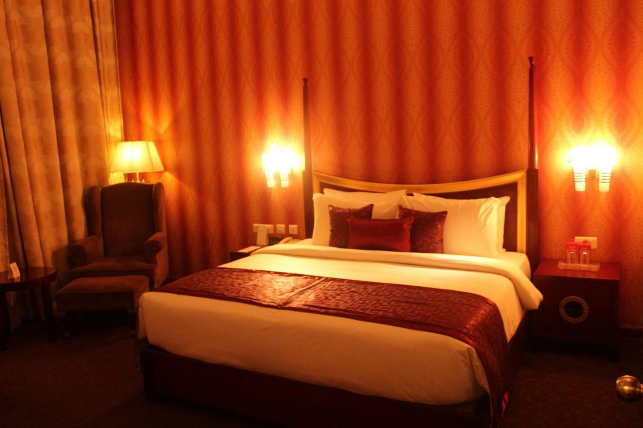 Ramada By Wyndham Jaipur Jaisinghpura Hotel Ngoại thất bức ảnh