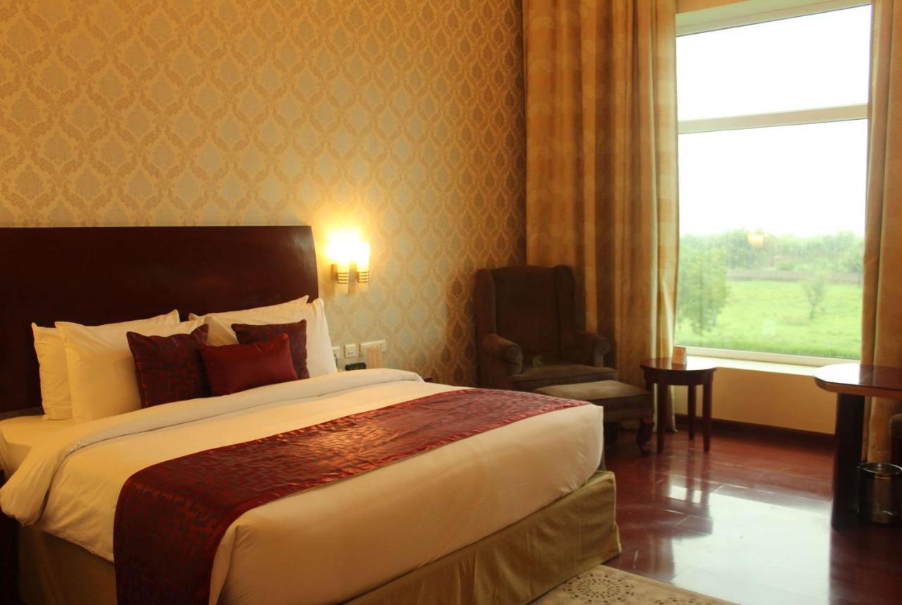 Ramada By Wyndham Jaipur Jaisinghpura Hotel Ngoại thất bức ảnh