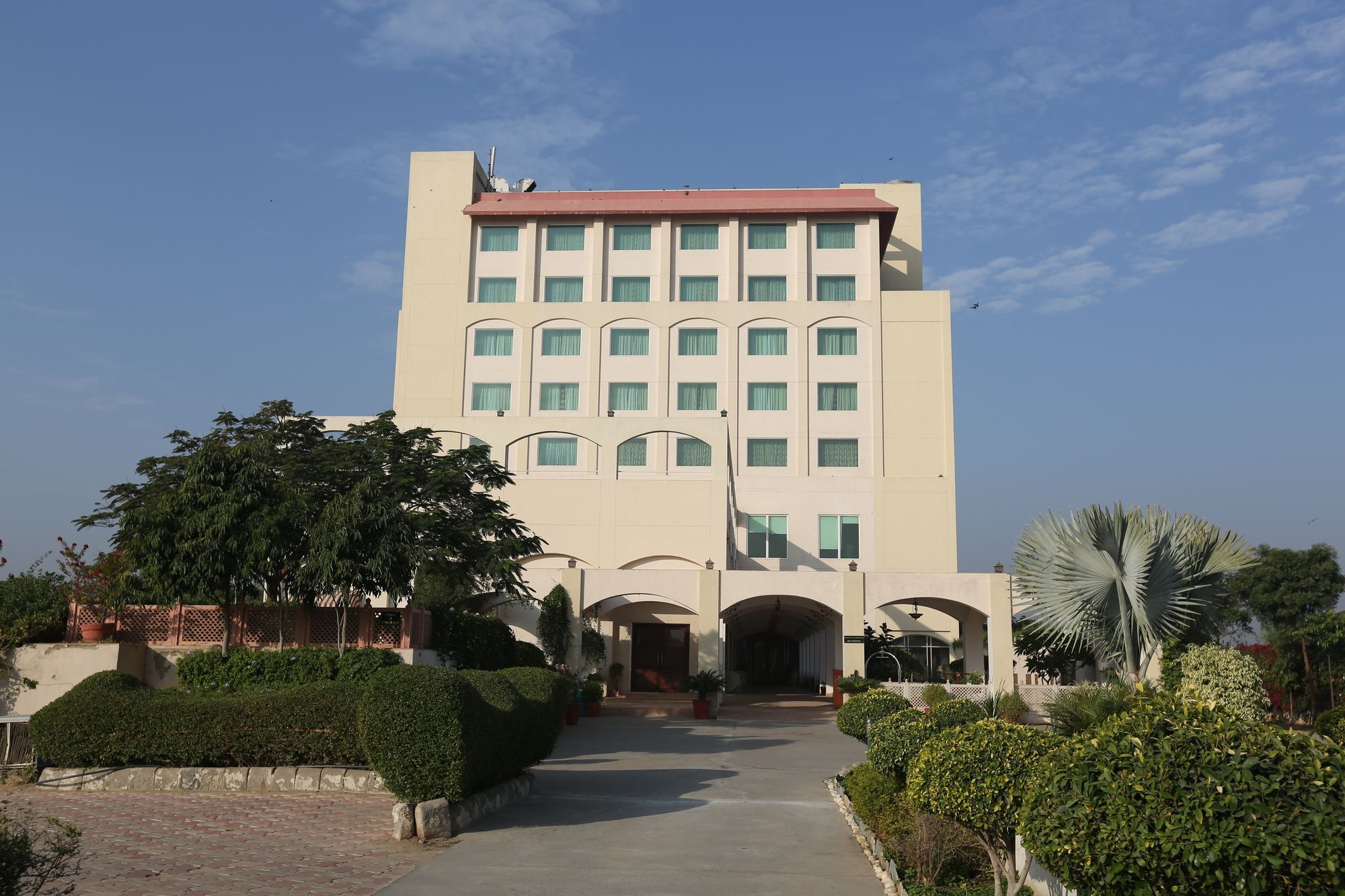 Ramada By Wyndham Jaipur Jaisinghpura Hotel Ngoại thất bức ảnh